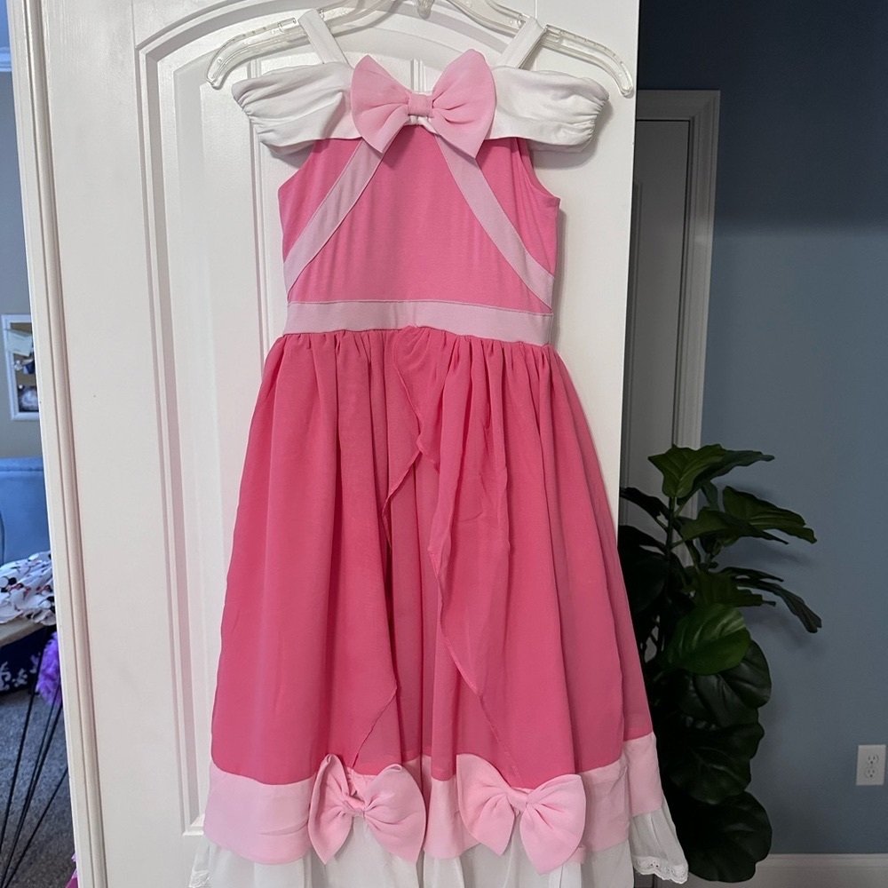 Taylor Joelle size 8 Pink and White Bow Dress